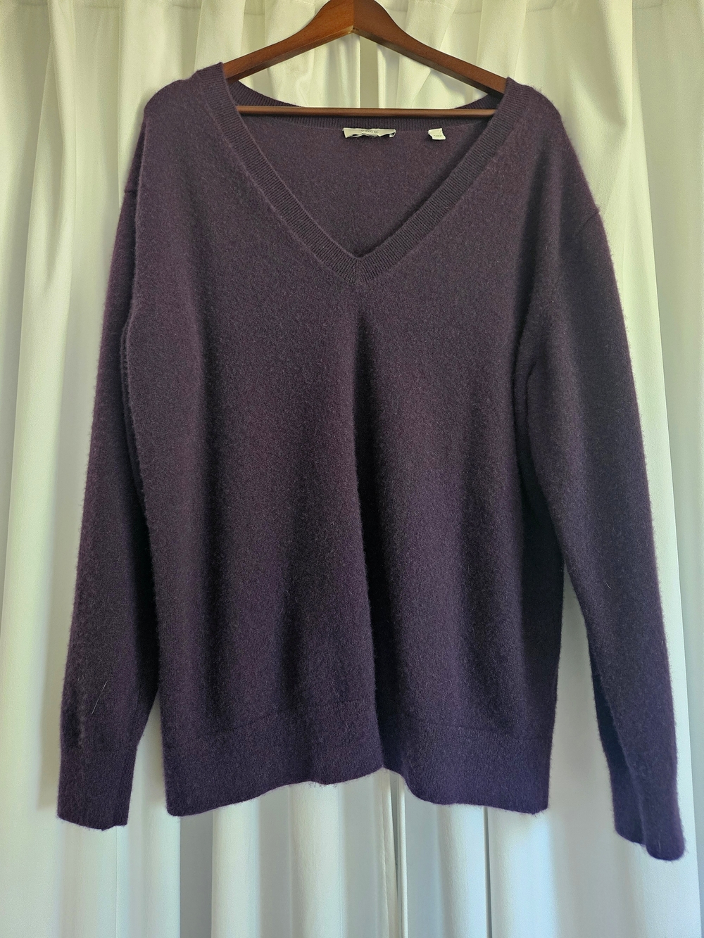 Vince Women's V-Neck Cashmere Blend Sweater in Deep Purple